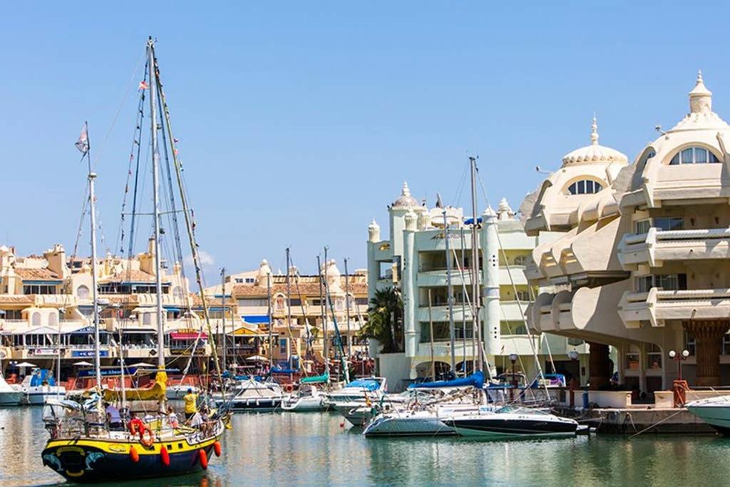 Apartamento Junto Al Mar En Puerto Marina Apartment Benalmadena Luaran gambar